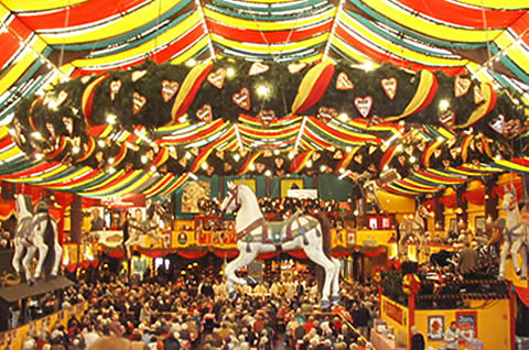 Oktoberfest Reservierungen 2024 - Wiesn Tische und Plätze bestellen - Tischreservierung im Bierzelt